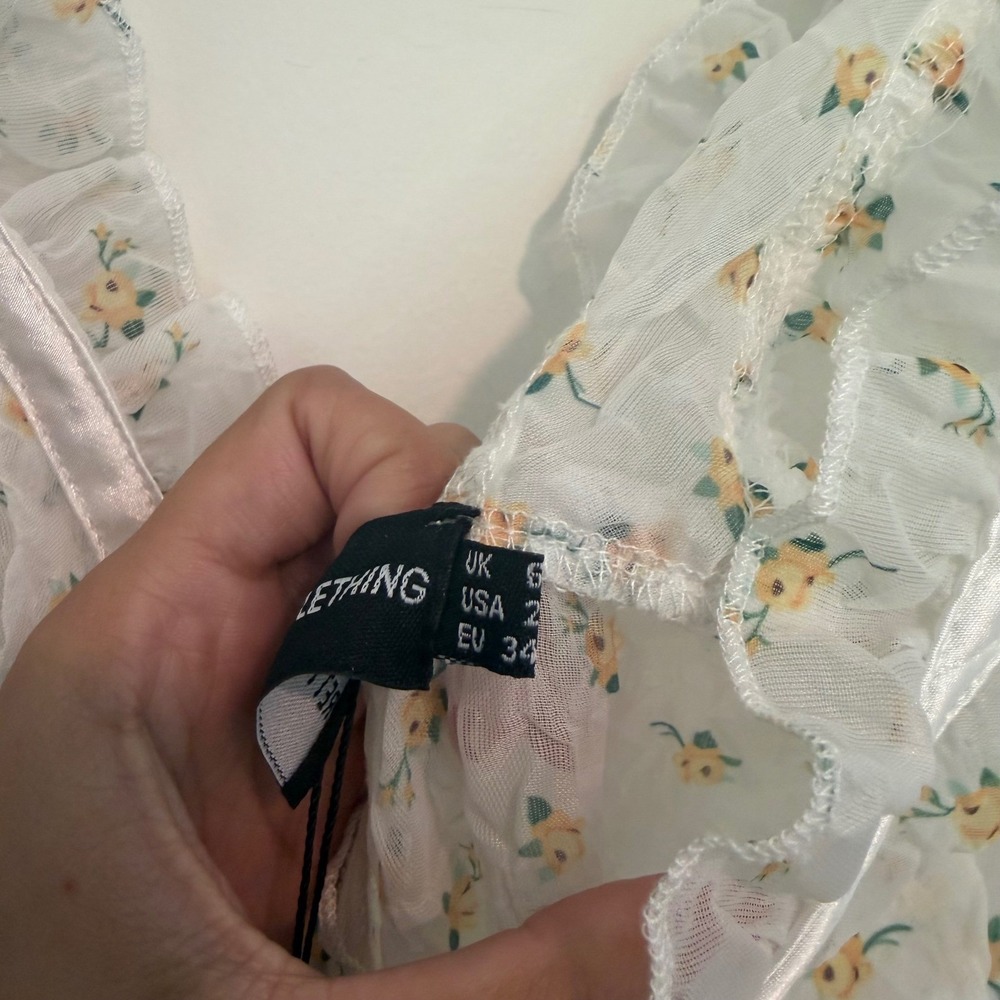 PrettyLittleThing White Floral Mesh Corset Top Ruffle Lace Up V-Neck Size 2 NWT - Picture 5 of 5